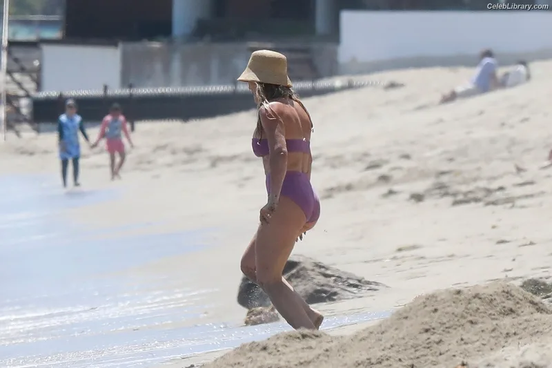 Hilary Duff photo 8 of 1414