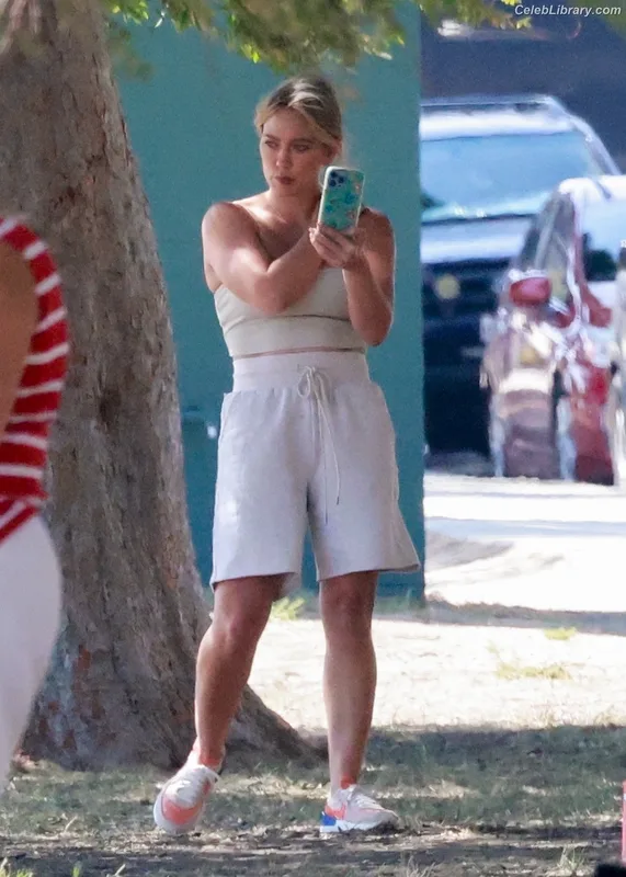 Hilary Duff photo 11 of 1414