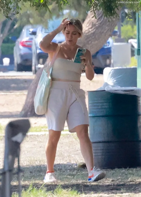 Hilary Duff photo 15 of 1414
