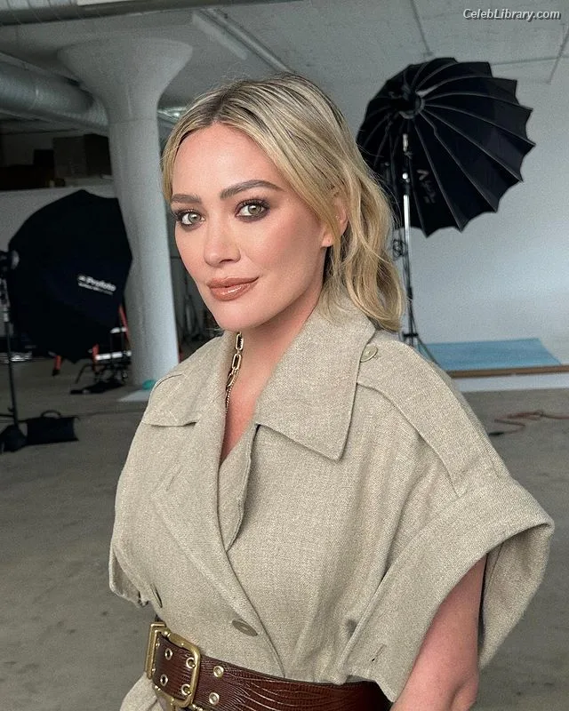Hilary Duff photo 3 of 1414