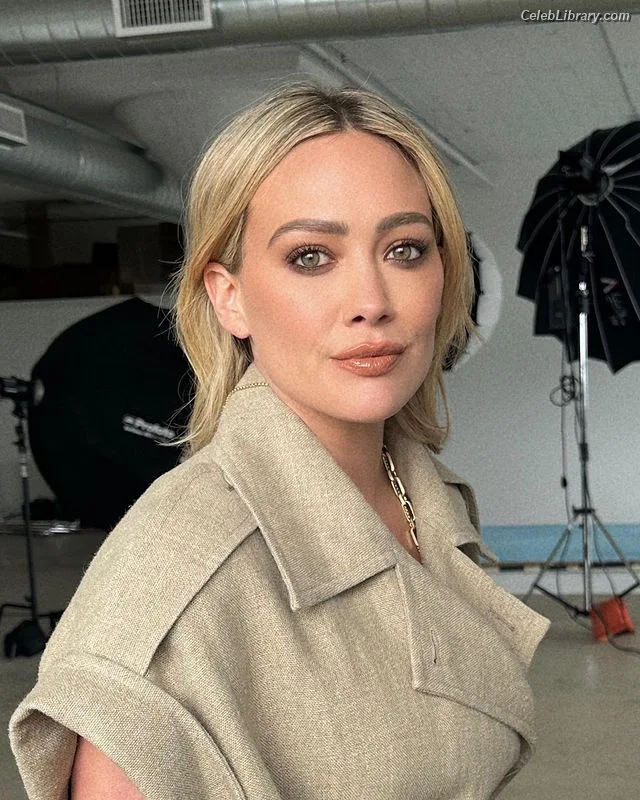 Hilary Duff photo 4 of 1414