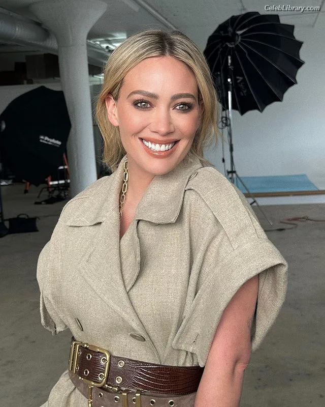 Hilary Duff photo 5 of 1414