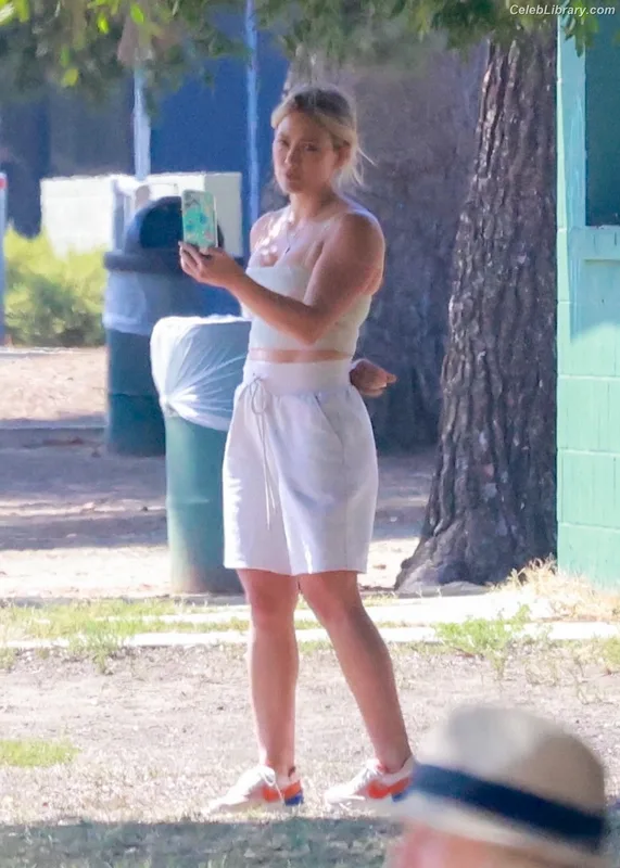 Hilary Duff photo 17 of 1414