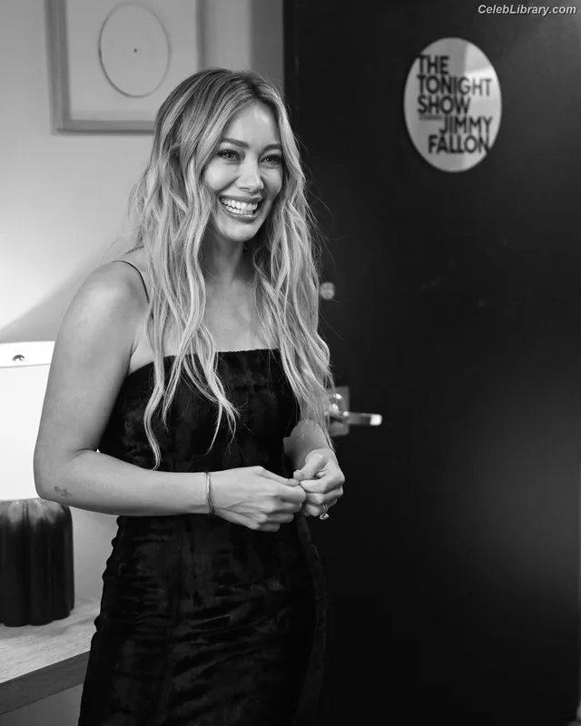 Hilary Duff photo 1 of 1414