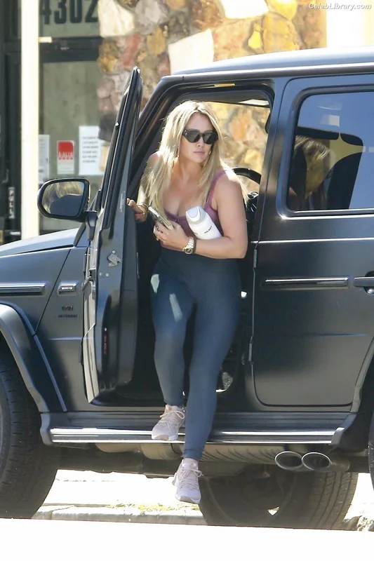 Hilary Duff photo 7 of 1414