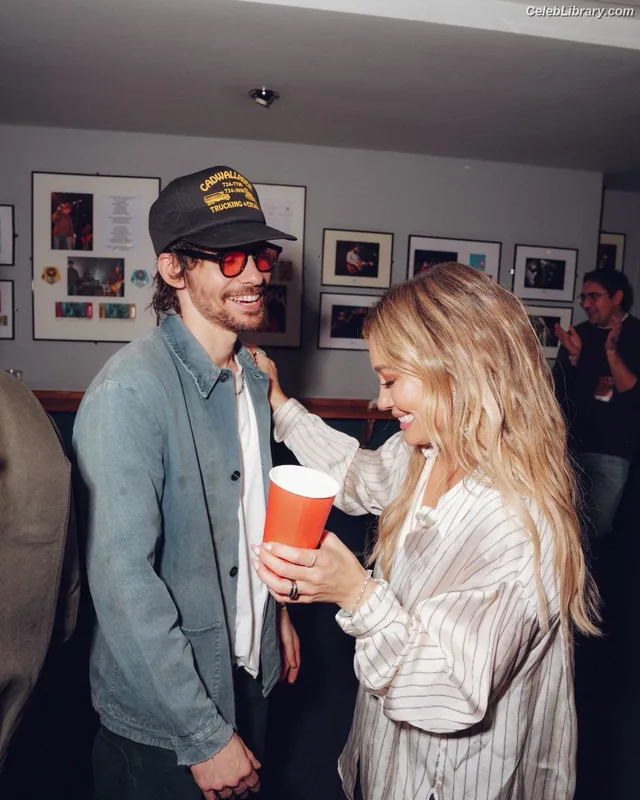 Hilary Duff photo 15 of 1414