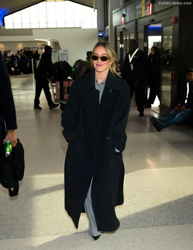 Hilary Duff photo 19 of 1414