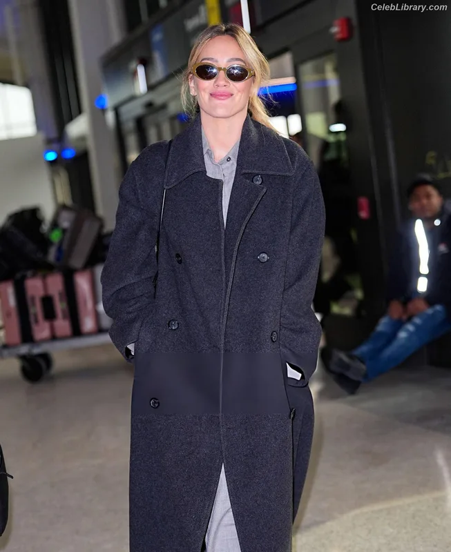 Hilary Duff photo 21 of 1414