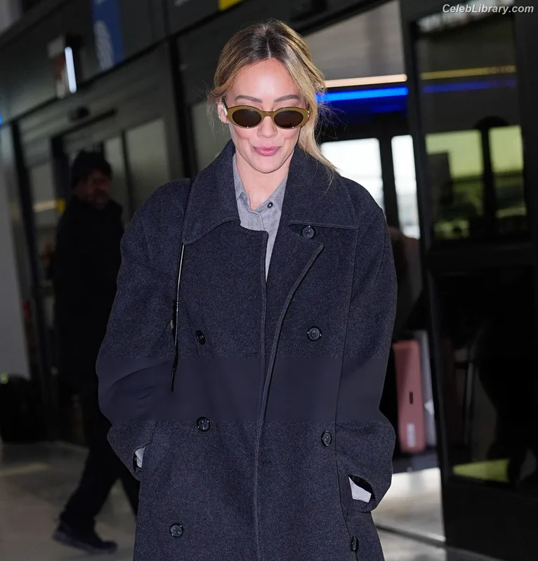 Hilary Duff photo 22 of 1414
