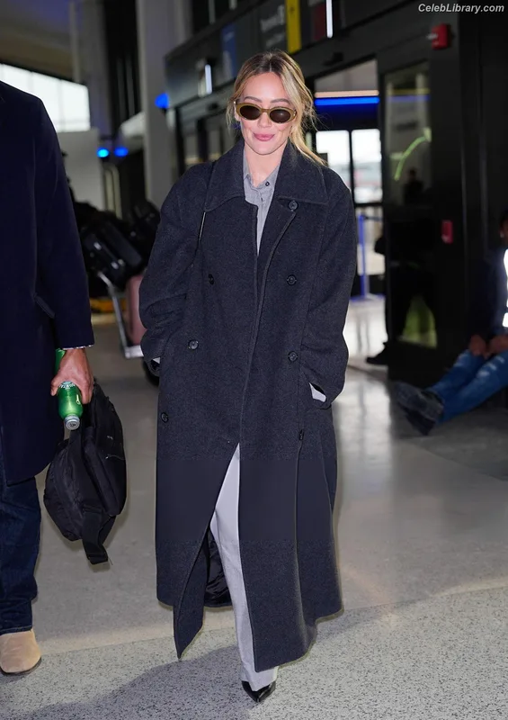 Hilary Duff photo 2 of 1414