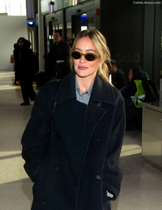 Hilary Duff photo 3 of 1414