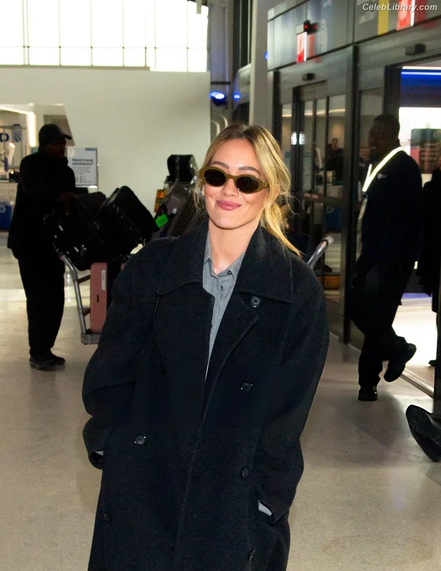 Hilary Duff photo 4 of 1414