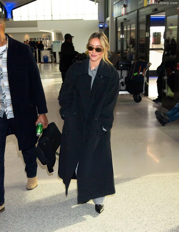 Hilary Duff photo 5 of 1414