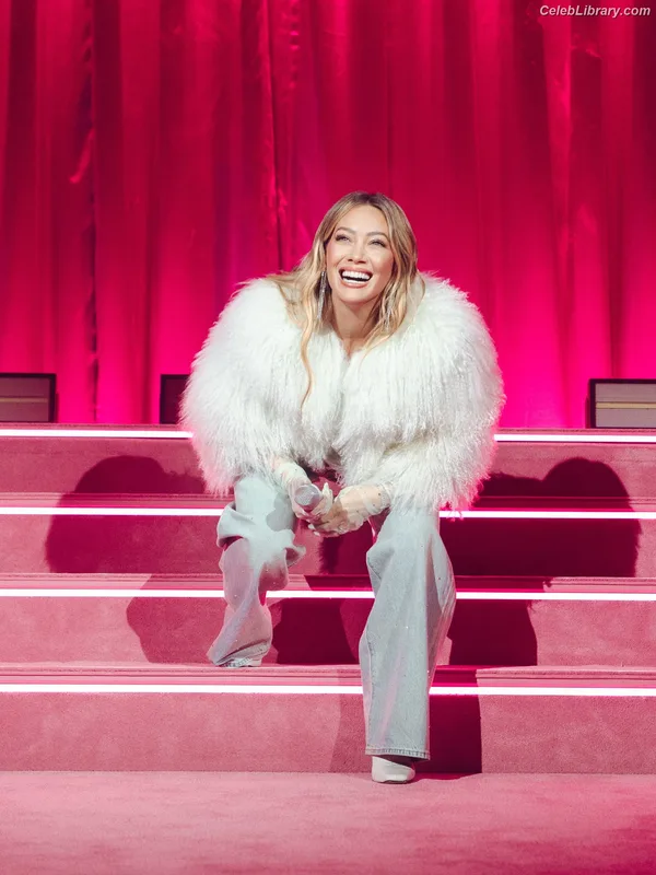 Hilary Duff photo 6 of 1414