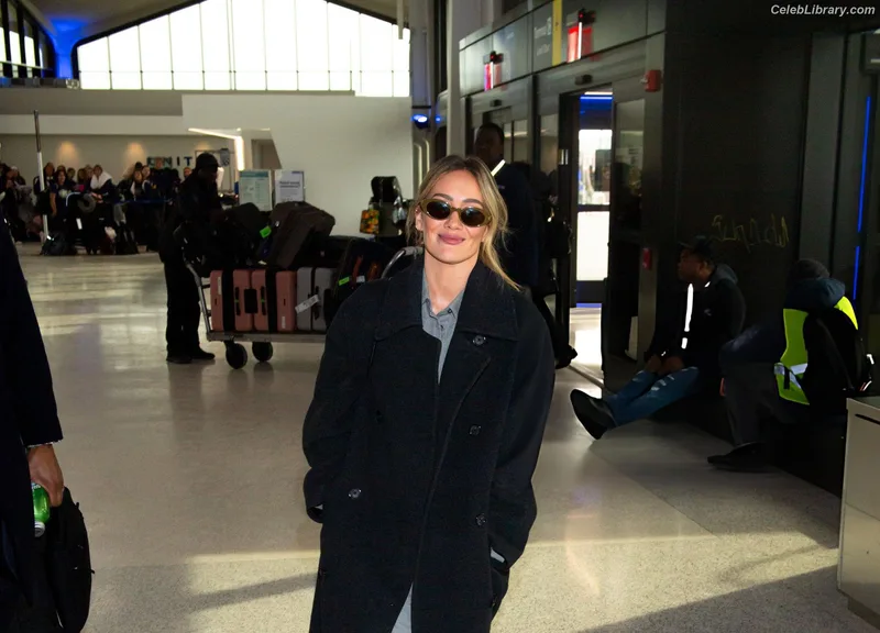 Hilary Duff photo 8 of 1414