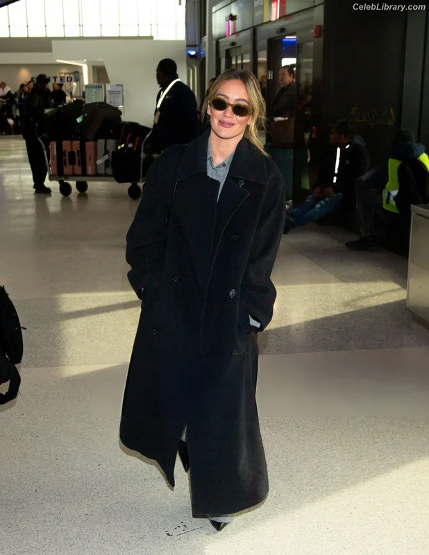Hilary Duff photo 10 of 1414