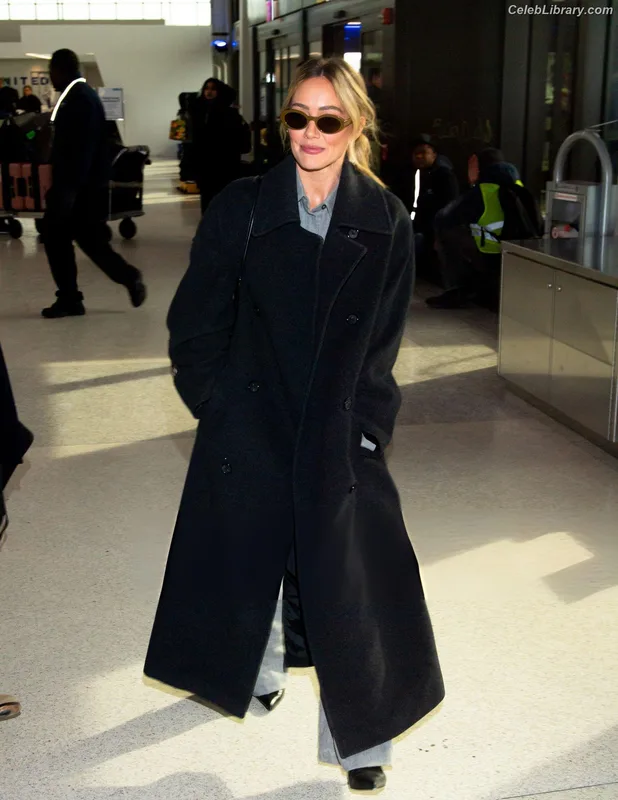 Hilary Duff photo 11 of 1414