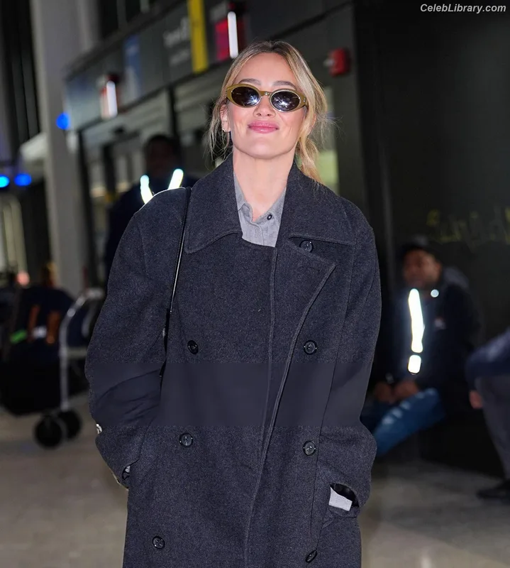 Hilary Duff photo 12 of 1414