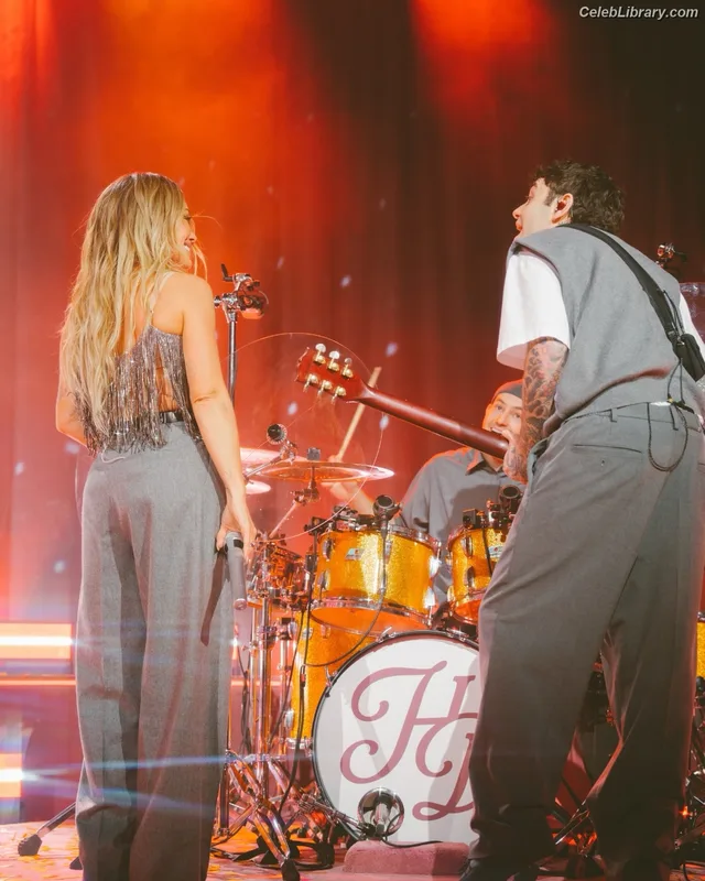 Hilary Duff photo 13 of 1414