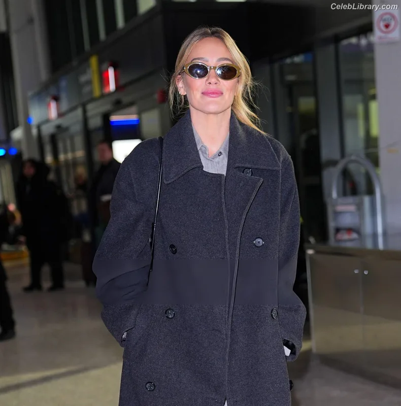Hilary Duff photo 18 of 1414