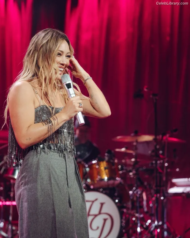 Hilary Duff photo 19 of 1414