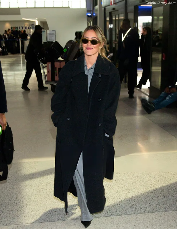 Hilary Duff photo 20 of 1414
