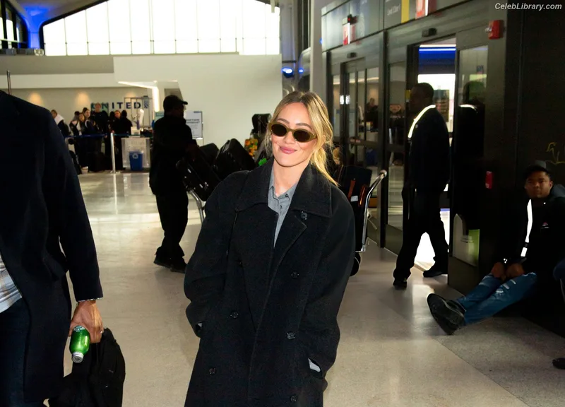 Hilary Duff photo 21 of 1414