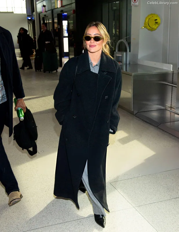 Hilary Duff photo 1 of 1414