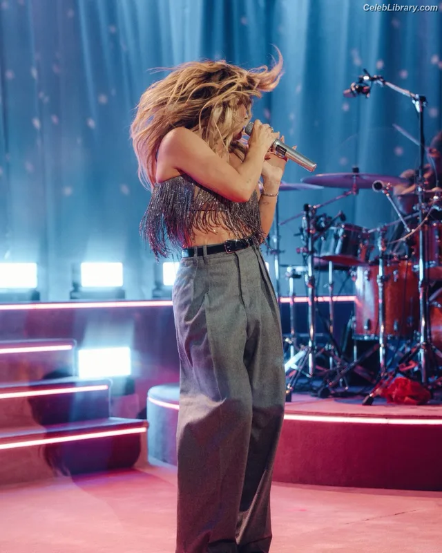 Hilary Duff photo 2 of 1414