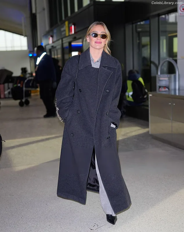 Hilary Duff photo 4 of 1414