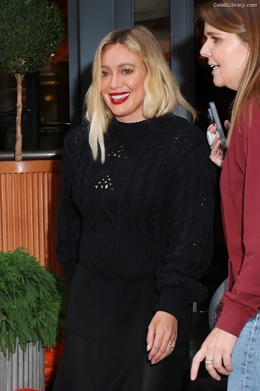 Hilary Duff photo 2 of 1414