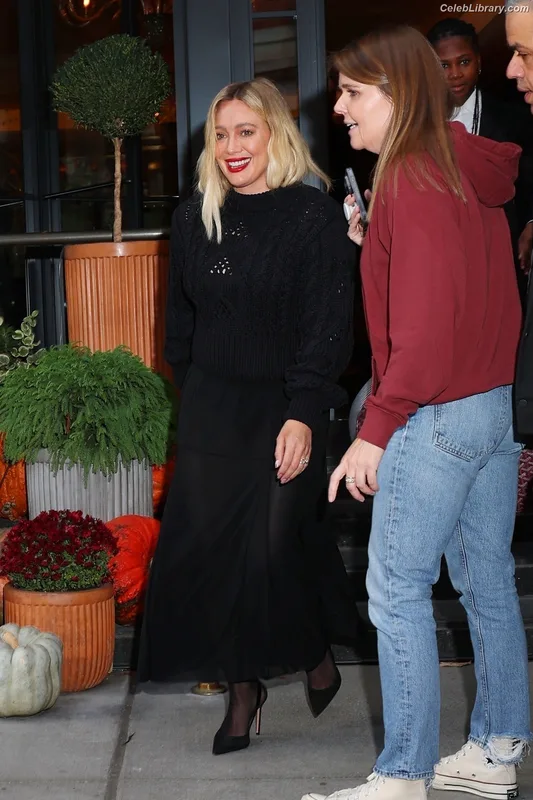 Hilary Duff photo 3 of 1414