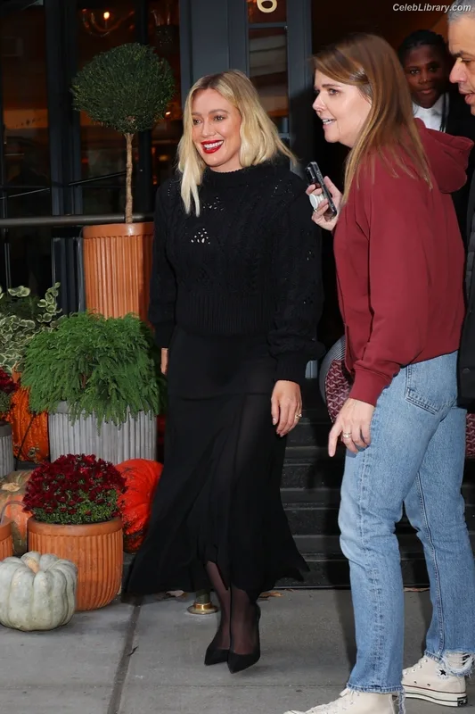Hilary Duff photo 4 of 1414