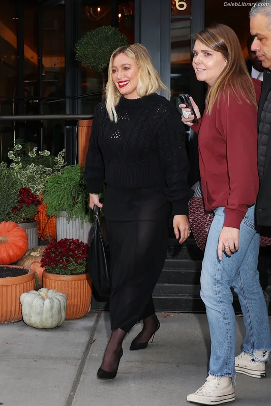 Hilary Duff photo 5 of 1414