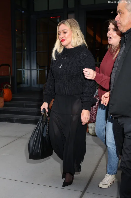 Hilary Duff photo 7 of 1414