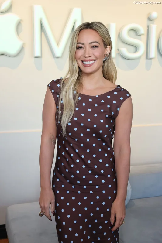 Hilary Duff photo 4 of 1414