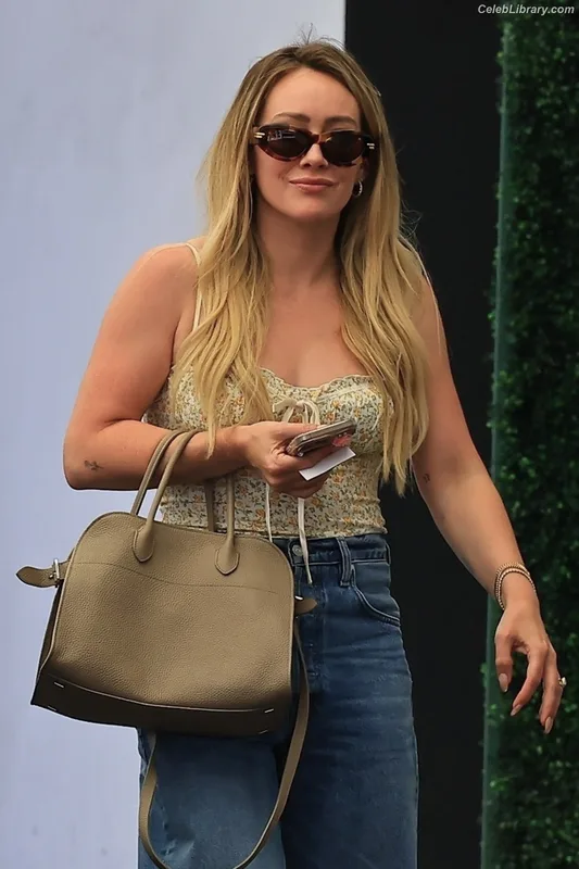 Hilary Duff photo 23 of 1414