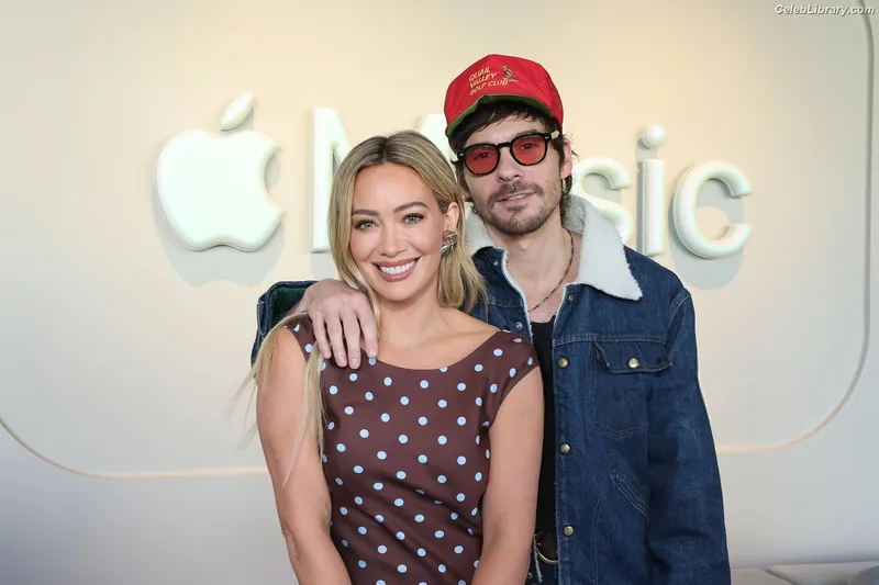 Hilary Duff photo 1 of 1414