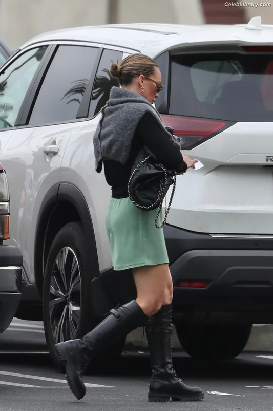 Hilary Duff photo 2 of 1414