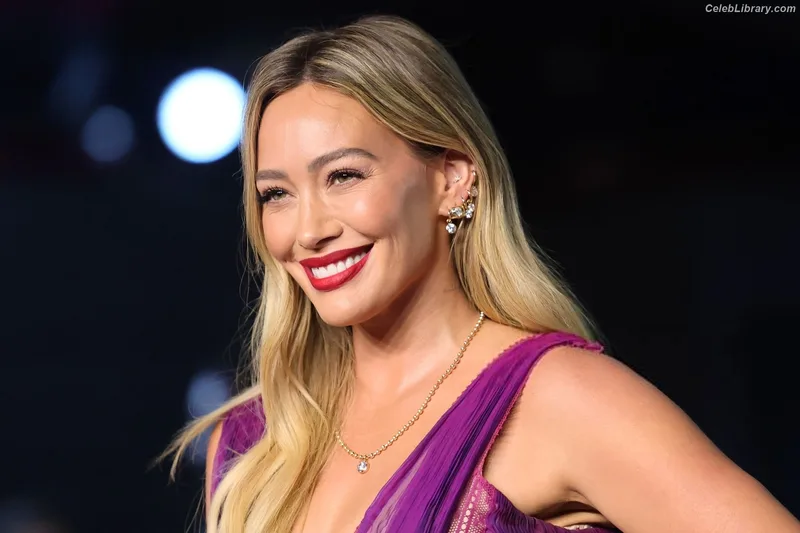 Hilary Duff photo 9 of 1414