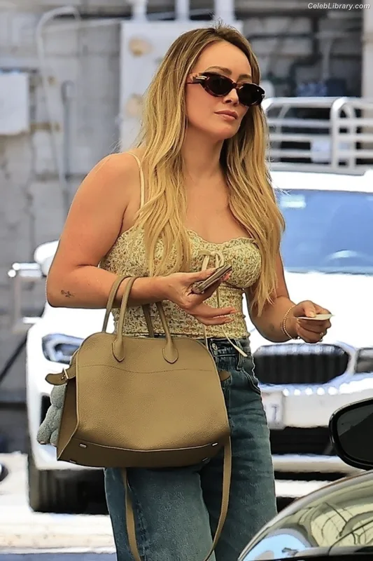 Hilary Duff photo 18 of 1414