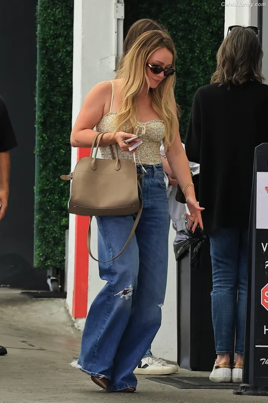 Hilary Duff photo 6 of 1414