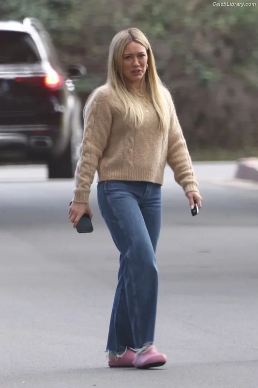Hilary Duff photo 16 of 1414