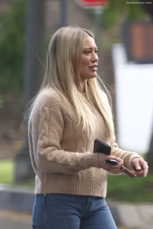 Hilary Duff photo 17 of 1414