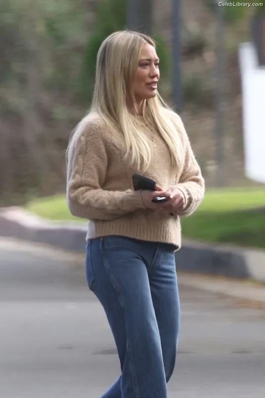 Hilary Duff photo 18 of 1414