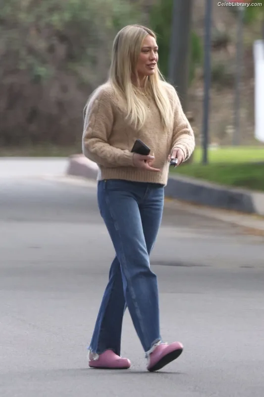 Hilary Duff photo 19 of 1414