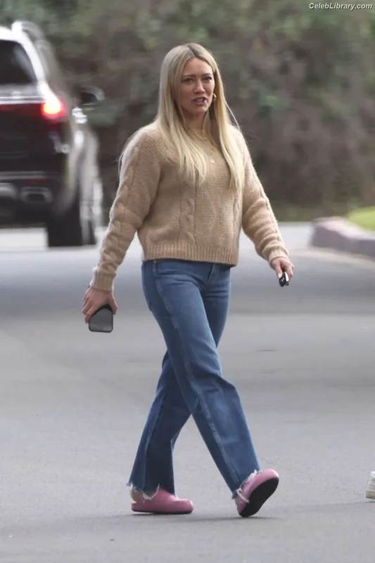 Hilary Duff photo 22 of 1414