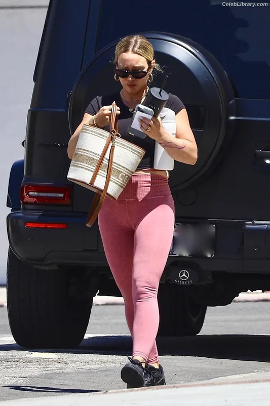 Hilary Duff photo 11 of 1414