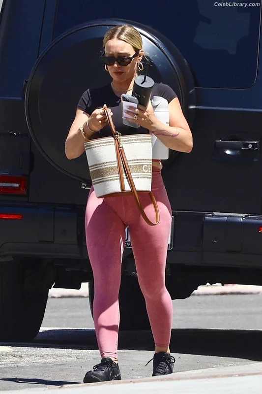 Hilary Duff photo 13 of 1414