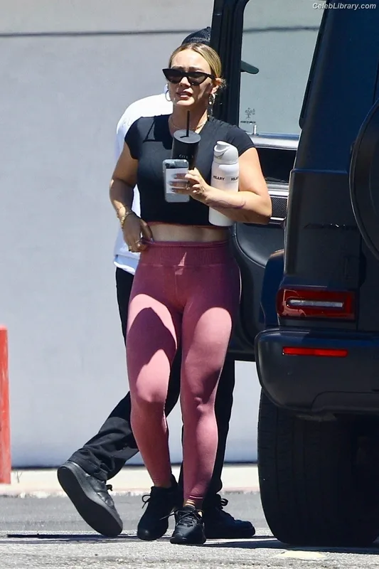 Hilary Duff photo 16 of 1414
